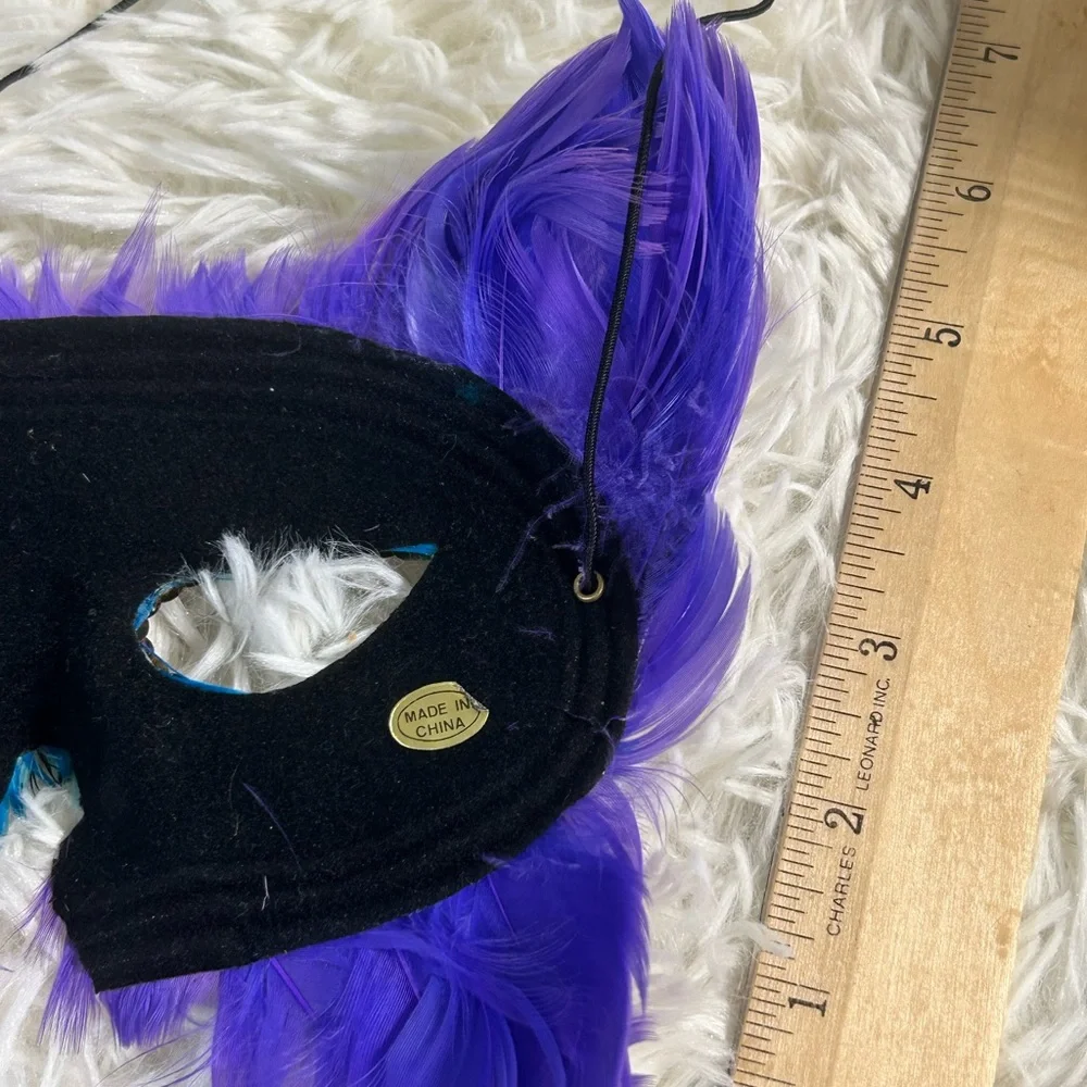 NWT  Feather Mask Mardi Gras Masquerade, COSTUME Party Mask Blue & Purple